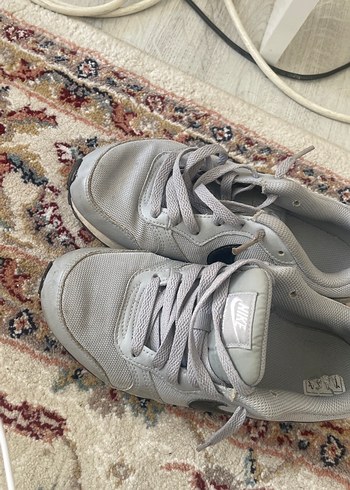 35,5 Beden Nike Gri Bağcıklı Kadın Spor Ayakkabı