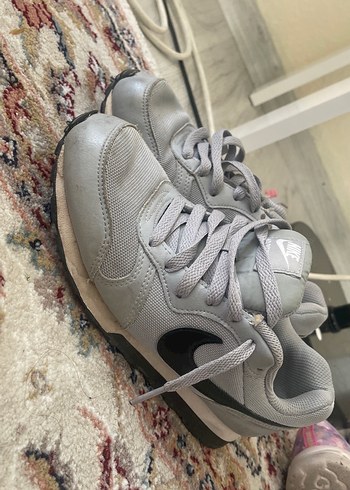 Nike Nike Gri Bağcıklı Kadın Spor Ayakkabı