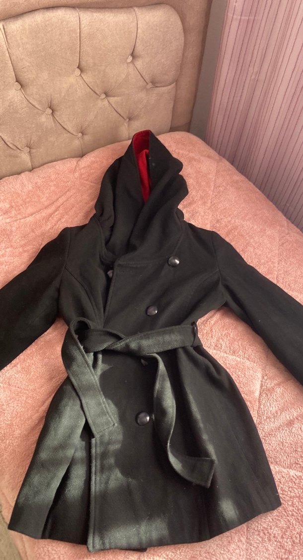 Kapüşonlu Siyah Düğmeli Kaban - Görsel 3