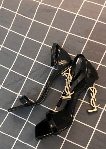 Yves Saint Laurent Siyah Parlak Topuklu Kadın Ayakkabı