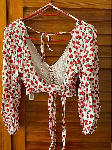 Bershka Çiçekli crop bluz