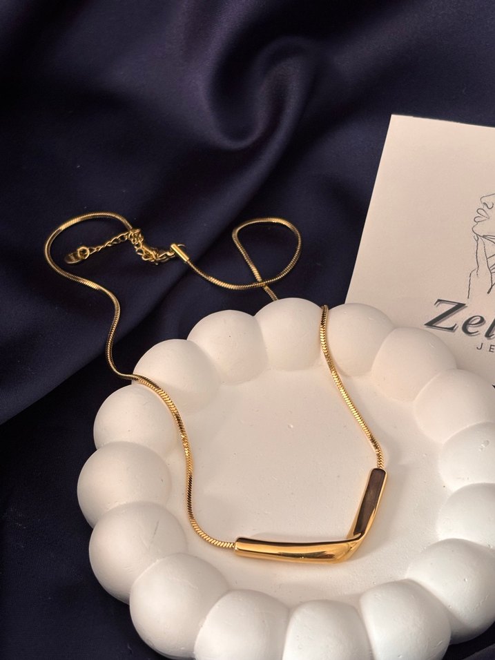 Altın Renkli Uzun Zincir Detaylı Kadın Kolye - Görsel 2