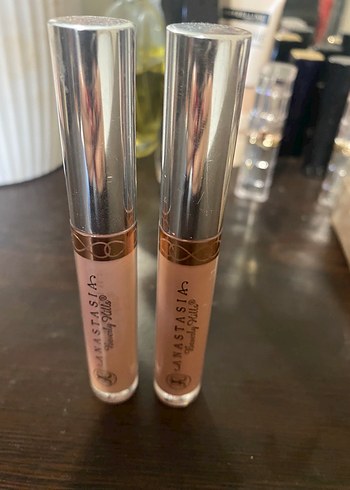 Anastasia Beverly Hills Bej Dudak Parlatıcısı 2 adet