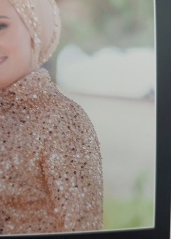 Bej Parlak Yılan Desenli Uzun Kadın Elbise - Görsel 3