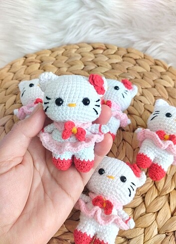 Amigurumi Hello Kitty anahtarlık canta susu