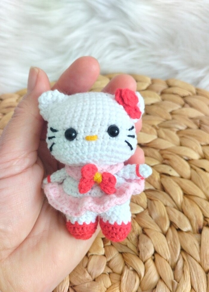 Amigurumi Hello Kitty anahtarlık canta susu - Görsel 2