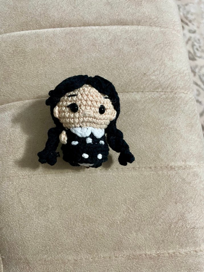 Amigurumi oyuncak  wendnesday - Görsel 2