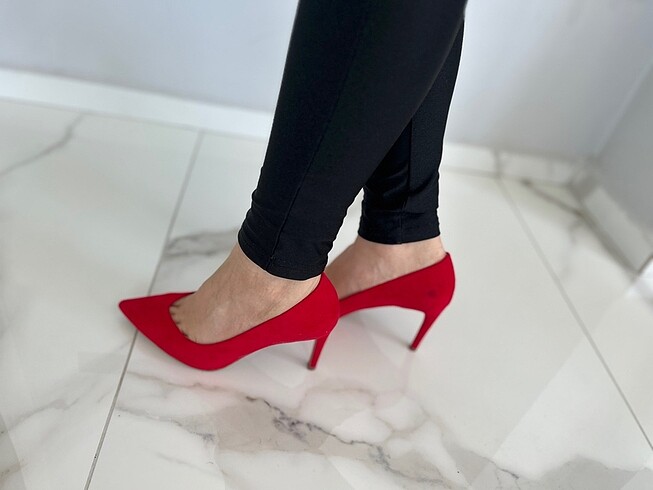 Stradivarius stiletto