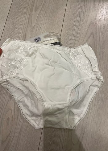 Nakışlı Beyaz Midi Külot - Görsel 3