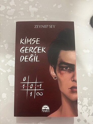 Kimse Gerçek Değil - Zeynep Sey