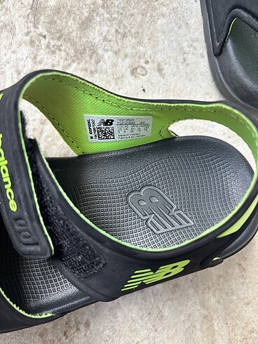 26 Beden siyah Renk New balance çocuk sandalet