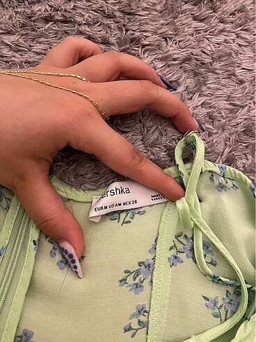 m Beden Yırtmaçlı elbise bershka