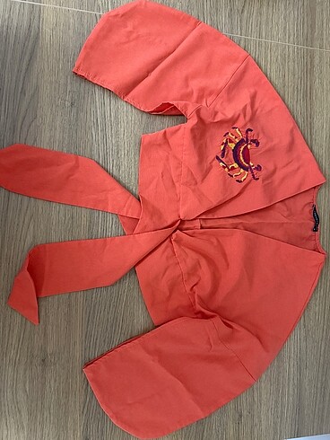 Yengeçli bikini üstü