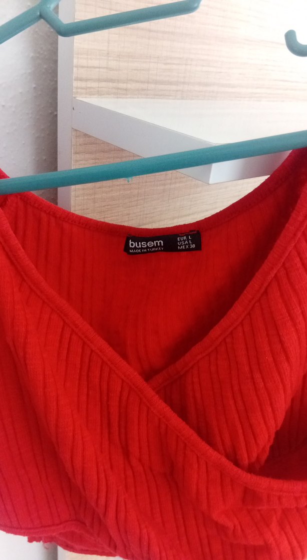 Kırmızı V Yaka Kısa üst - Görsel 2
