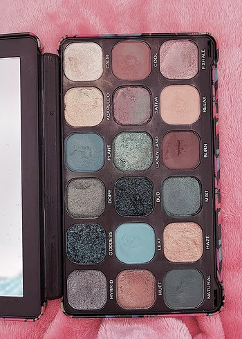 Revolution Makeup Revolution Çok Renkli Göz Farı Paleti
