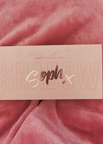Revolution Sophia Parlak Pembe Göz Farı Paleti