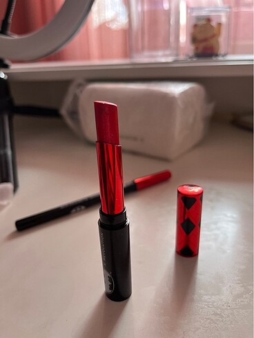 Beden Revolution Harley Quinn Lip Kit