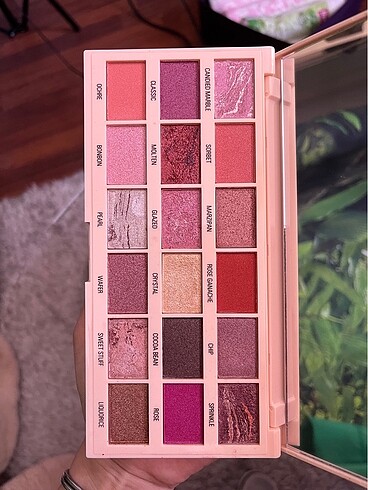 Revolution I Heart Revolution Marble Rose Gold