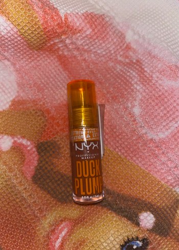 Nyx Duck Plump Brown of Applause