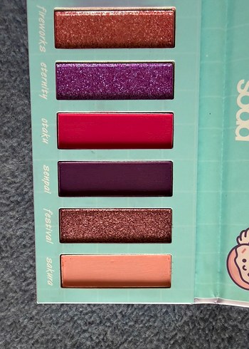 Canlı Çok Renkli Göz Farı Paleti - Görsel 2