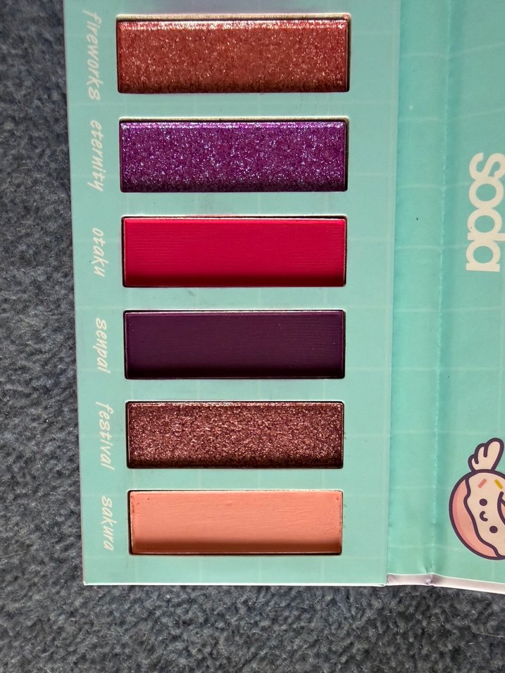 Canlı Çok Renkli Göz Farı Paleti - Görsel 2