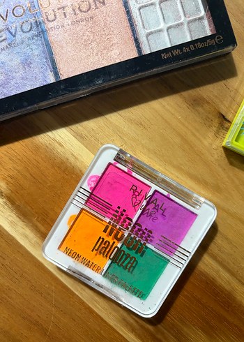 Çok Renkli Canlı Far Paletleri - Görsel 3