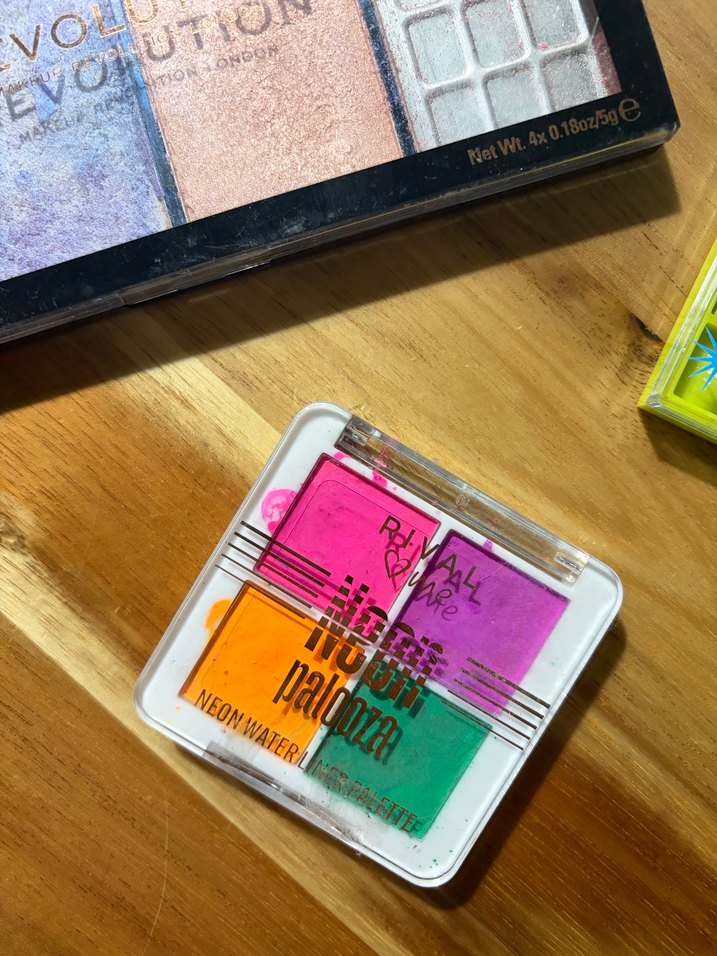 Çok Renkli Canlı Far Paletleri - Görsel 3