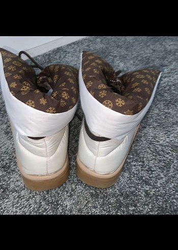 Gri Bant Detaylı Beyaz Kadın Dolgu Topuk Bot - Görsel 2