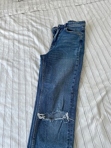 38 Beden mavi Renk Stradivarius yırtık jean