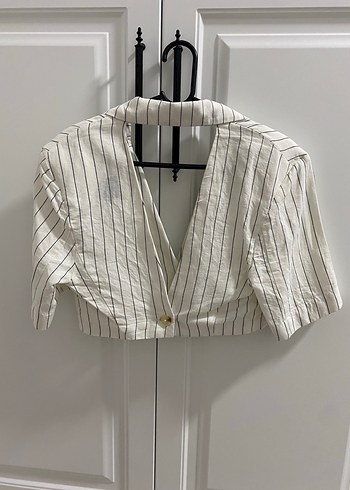 Bershka Sırt Detaylı Kısa Kollu Çizgili Beyaz Kadın Ceket