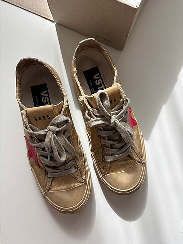 Golden Goose Deluxe Golden Goose Sneaker