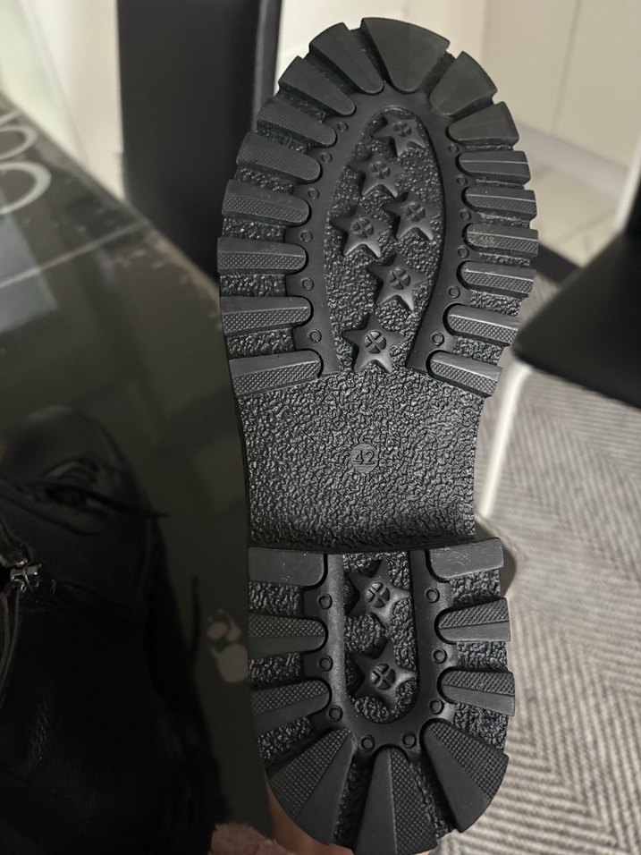 Siyah Bağcıklı Erkek Goth Bot - Görsel 3