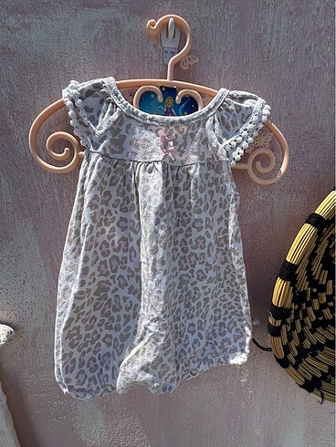 Kız bebek leopar desenli şort tulum