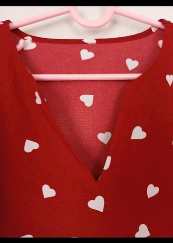 Kırmızı Kalp Desenli V Yaka Düğmeli Bluz - Görsel 3