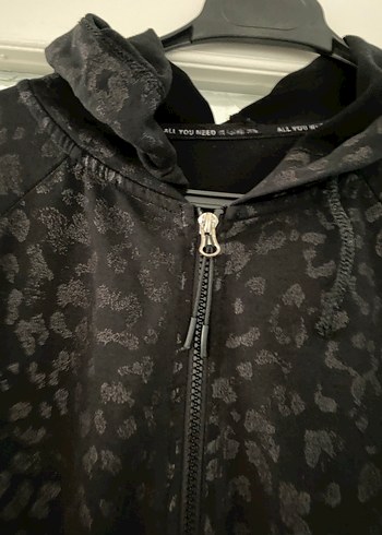 Kapüşonlu Siyah Uzun Fermuarlı Üst - Görsel 3