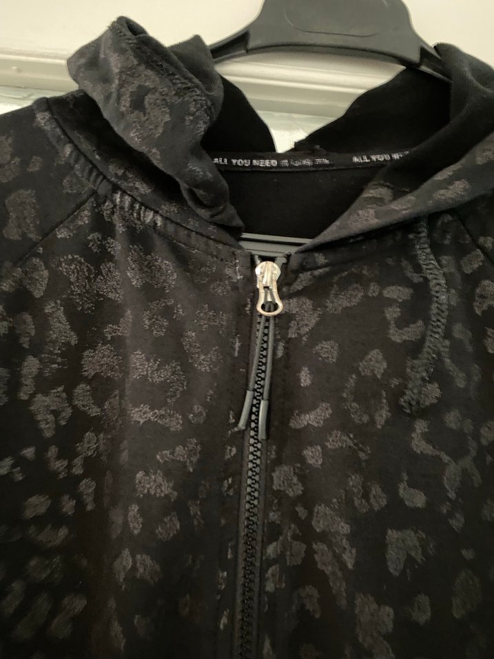 Kapüşonlu Siyah Uzun Fermuarlı Üst - Görsel 3