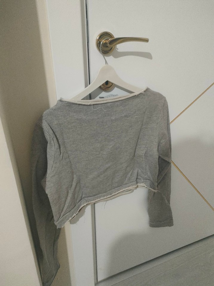 Gri crop sweaat - Görsel 3