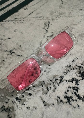 Şeffaf Çerçeveli Pembe Camlı Kadın Gözlüğü - Görsel 3