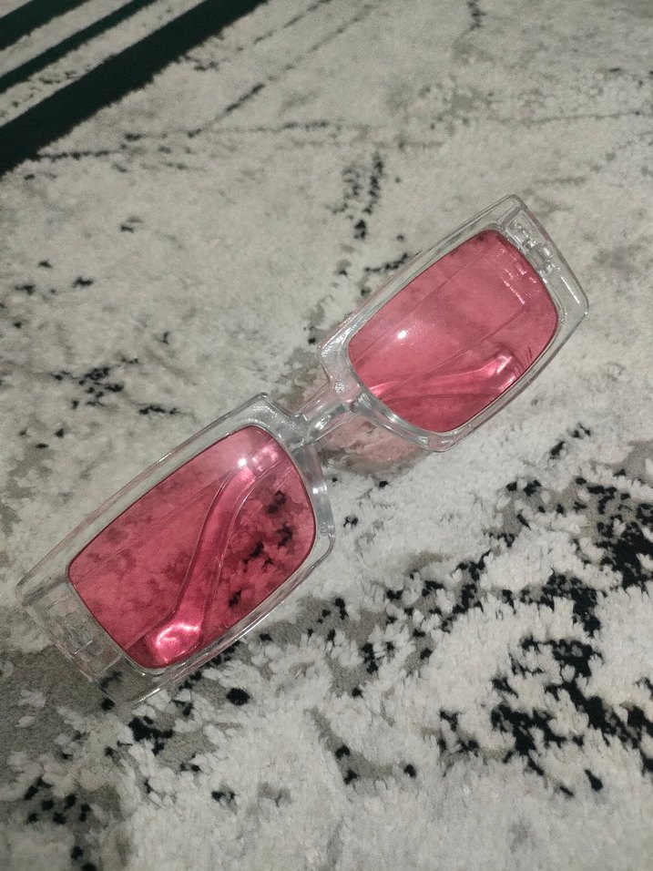 Şeffaf Çerçeveli Pembe Camlı Kadın Gözlüğü - Görsel 3