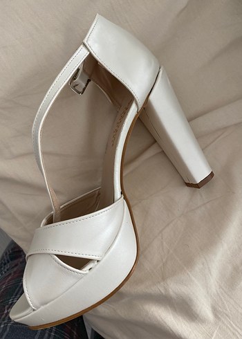 Topuklu ayakkabı - Görsel 4