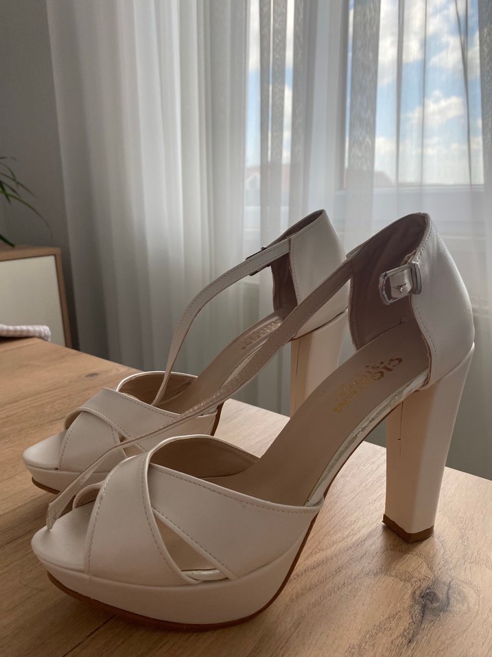 Topuklu ayakkabı - Görsel 3