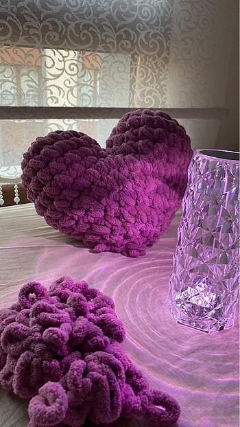 Mor puffy yastık