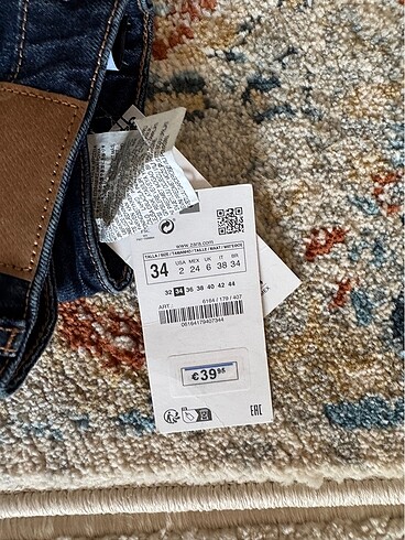 34 Beden lacivert Renk Zara jean zara jean koduyla paylaştım ürün İtalya da dir satın a