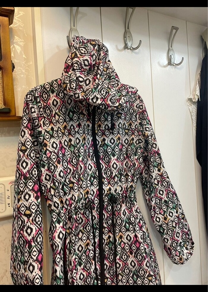 Desenli parka yağmurluk - Görsel 3