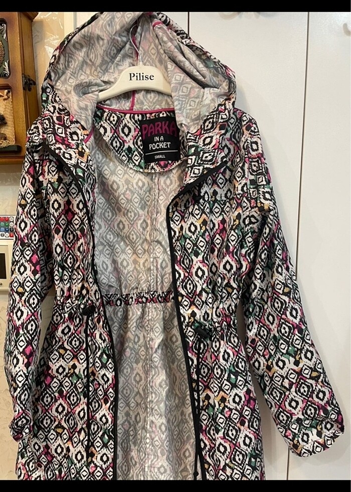 Desenli parka yağmurluk - Görsel 4