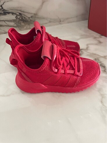 25 Beden Adidas spor ayakkabı