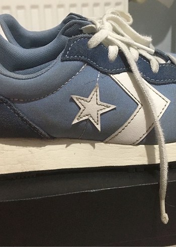 Mavi Converse Spor Ayakkabı - Konforlu ve Şık - Görsel 3