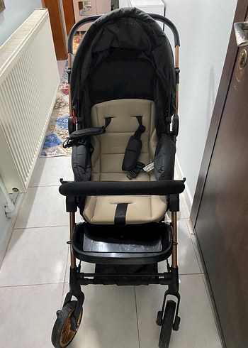Bej Bebek Arabası Siyah Detaylı