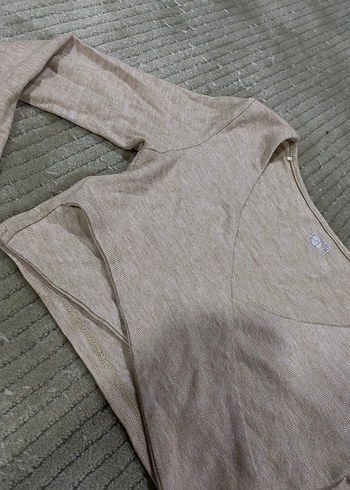 Bej V Yakalı Uzun Kollu Crop Top - Görsel 4