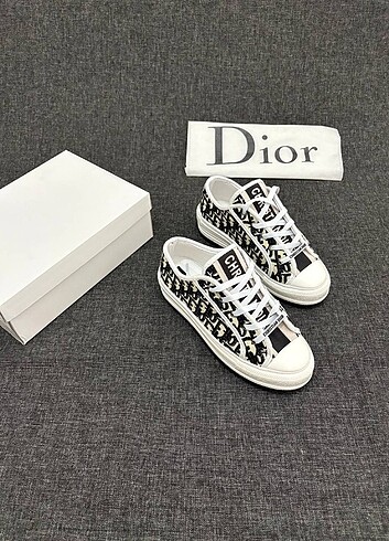 38 Beden Christian Dior Kadın Ayakkabı (EFSANE ÜRÜN) 38 numara.